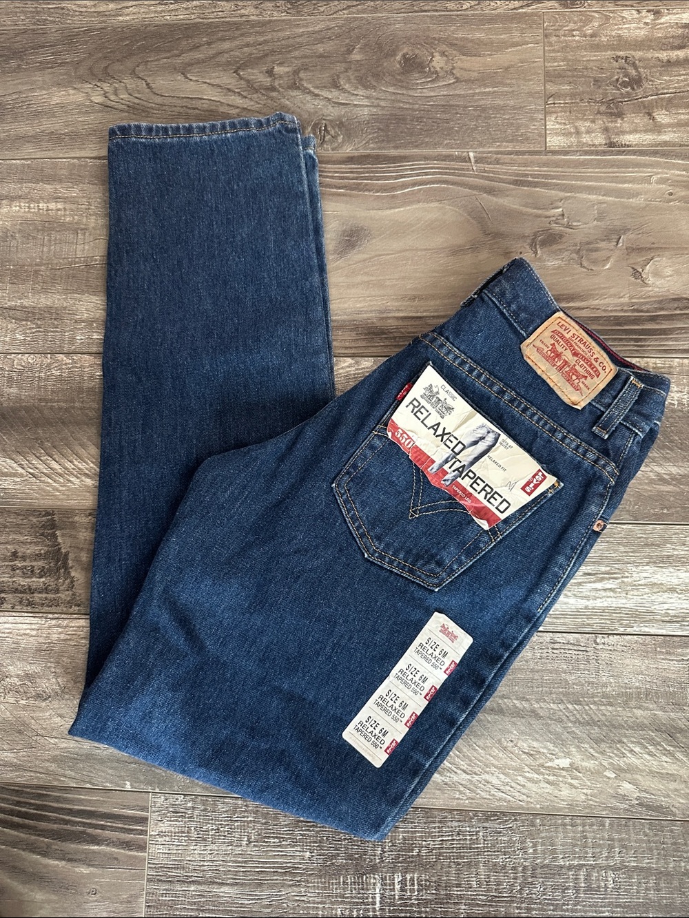NWT Vintage 06’ Levi's 550 High Waisted Mom Jeans Size 6M Deadstock Med Wash NOS